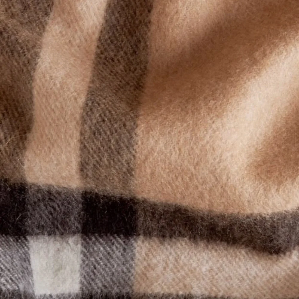 NWT Unisex Burberry Iconic Cashmere Scarf - Picture 10 of 13